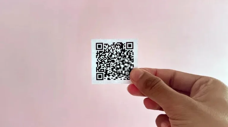 Ентузіаст надрукував MP3-пісню на папері у вигляді 8 QR-кодів, стиснувши її в 1000 разів